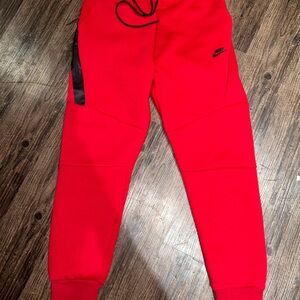Nike Tech Fleece Red